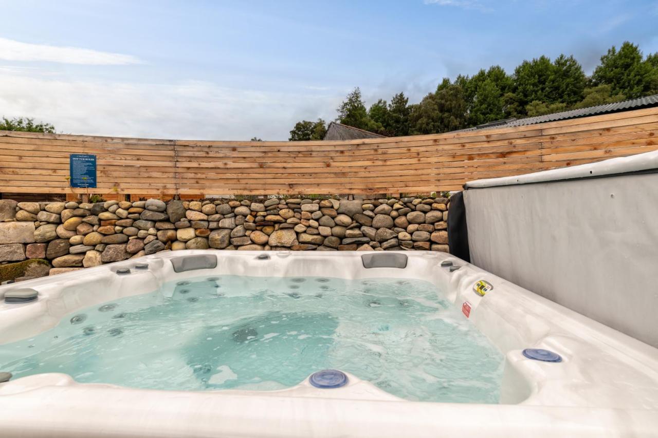 Enchanting Tiny House With Wood Burner And Hot Tub In Cairngorms Ballater Exterior foto