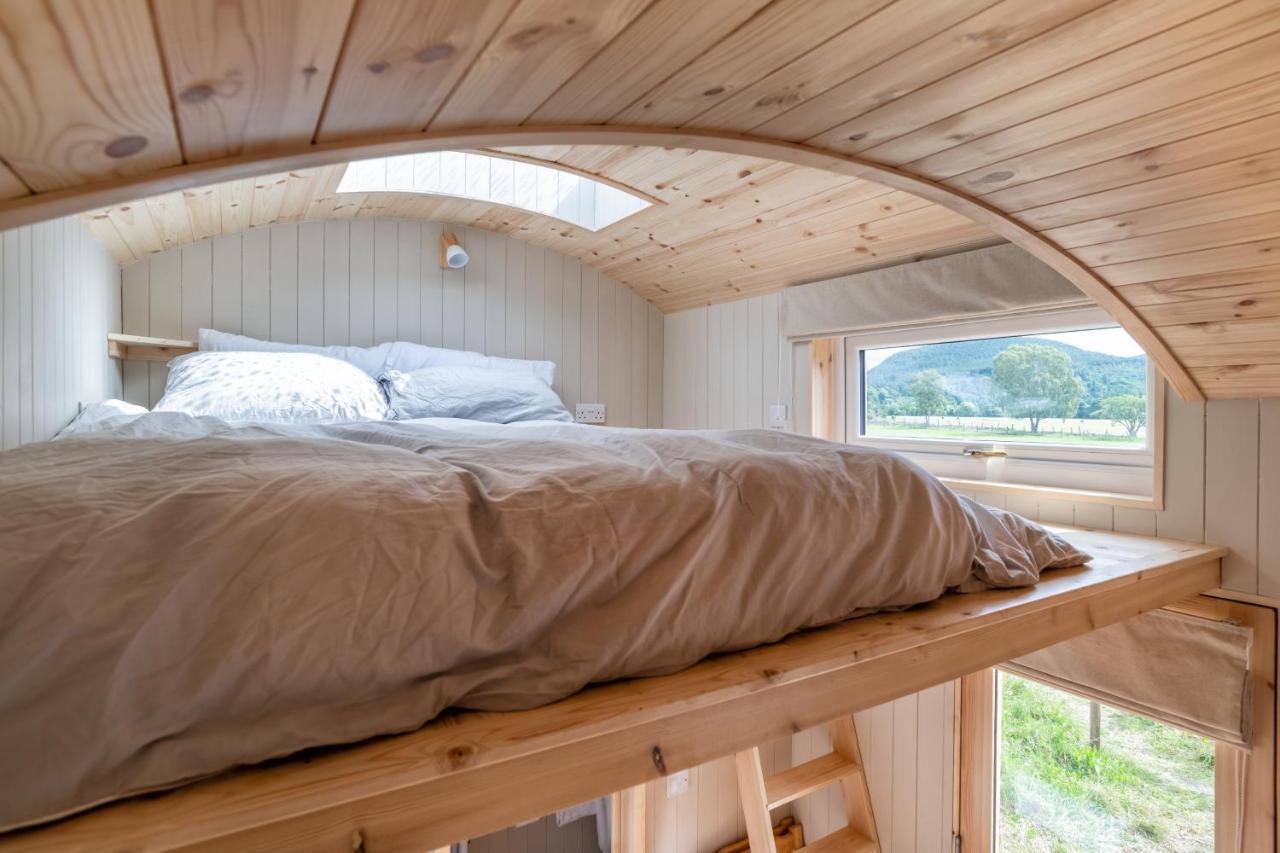Enchanting Tiny House With Wood Burner And Hot Tub In Cairngorms Ballater Exterior foto